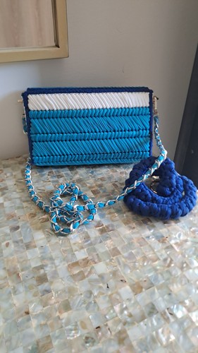 Borsa tracollina fatta - , a